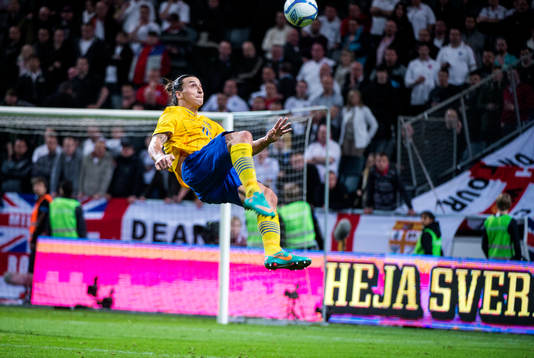 Zlatan Ibrahimovic gör sin otroliga cykelspark som blir 4-2