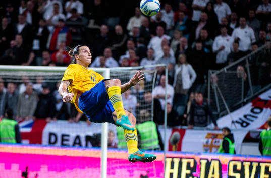 Zlatan Ibrahimovic gör sin otroliga cykelspark som blir 4-2