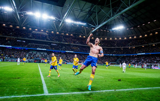 Zlatan Ibrahimovic gör sin otroliga cykelspark som blir 4-2