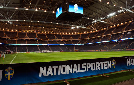 Friends Arena gapar tom några timmar innan match