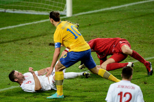 Zlatan Ibrahimovic, Sverige, gör 2-2