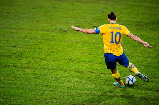 Zlatan Ibrahimovic, Sverige slår in en frispark till 3-2