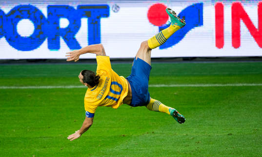 Zlatan Ibrahimovic, Sverige har precis skickat iväg bollen