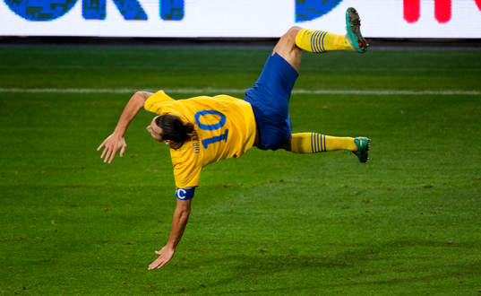 Zlatan Ibrahimovic, Sverige gör 4-2 med ett konstmål,