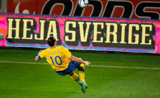 Zlatan Ibrahimovic, Sverige gör 4-2 med ett konstmål,