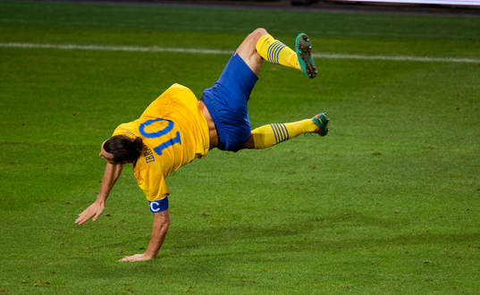 Zlatan Ibrahimovic, Sverige gör 4-2 med ett konstmål,