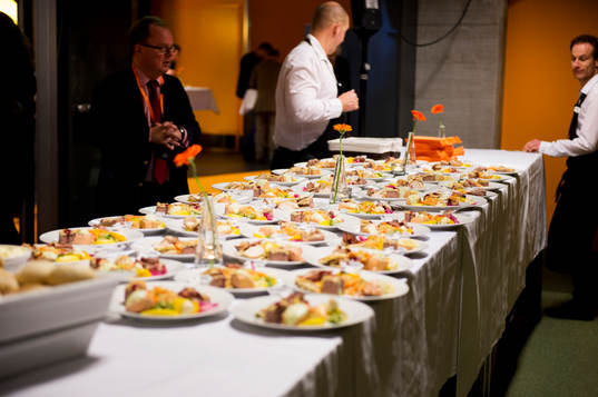Nationalarenans hospitality klubb 94, mat dukas upp