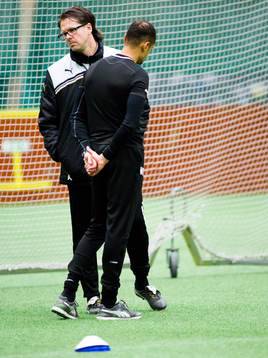 Rikard Norling, tränare Malmö FF, samtalar med, Wilner