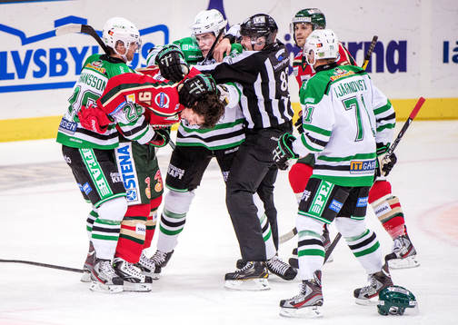 Matt Duchene, Frölunda, ryker ihop med Victor Panelin