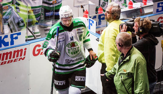 Jakob Johansson, Rögle, får matchstraff