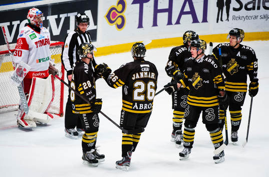 AIK-spelarna jublar