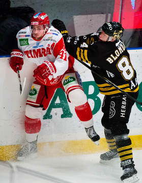 Oscar Hedman, Timrå, tacklas av Patric Blomdahl, AIK