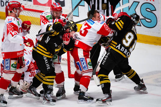 Per Hallin och Mat Robinson, Timrå, i bråk med Christian