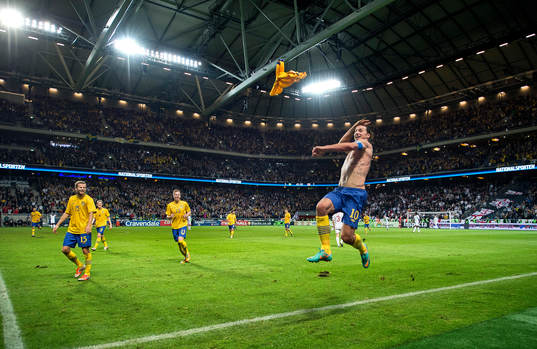 Zlatan Ibrahimovic jublar