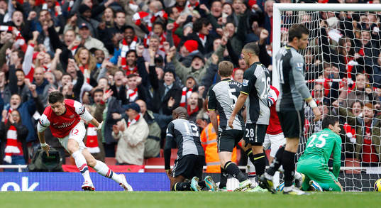 Football - Arsenal v Tottenham Hotspur - Barclays Premier