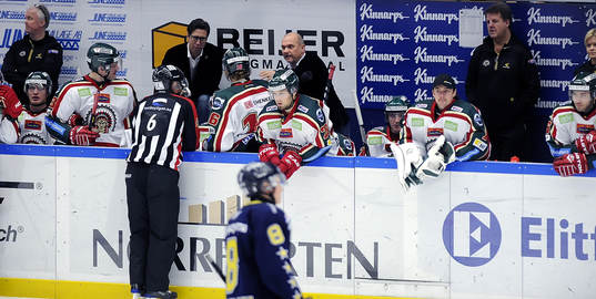Kent Johanssson, träanre Frölunda vill prata med domaren