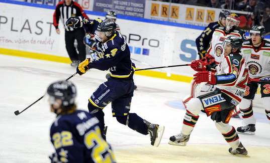 Marcus Nilson HV71 dra ifrån Joel Lundqvist i Frölunda
