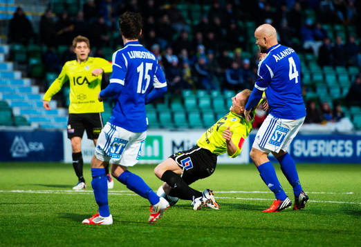 Gudjon Baldvinsson, Halmstad, blir fälld av Stefan
