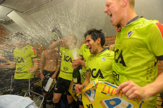 Halmstad tillbaka i Allsvenskan! Det firades med Champagne