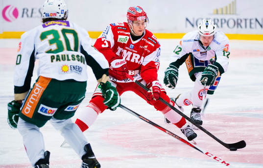 Jesper Dahlroth, Timrå, utmanas av Marius Holtet,