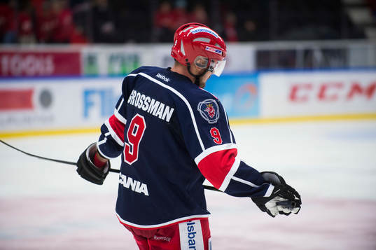 Nicklas Grossmann stavar med två n i efternamnet.
