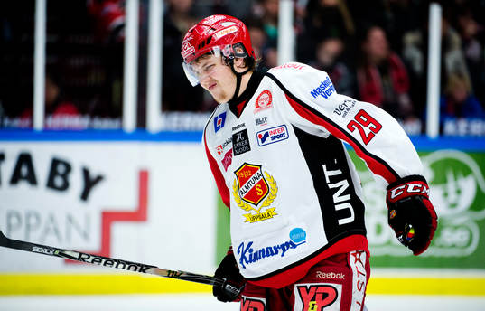 Mattias Johansson, Almtuna har fått ett skott på foten
