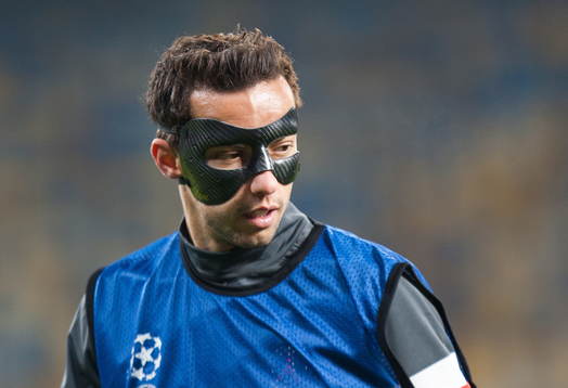 NENE et son masque - 20.11.2012 - Entrainement du PSG a Kiev