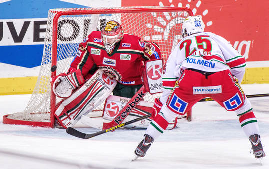 Marcel Müller, Modo, skott utanför målet och Julius