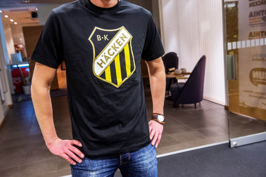 Tröja med Häckens nya klubbmärke