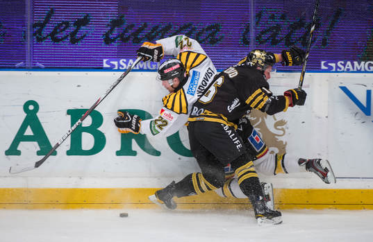 tobias Viklund, AIK trycker upp Jörgen Sundqvist, Brynäs