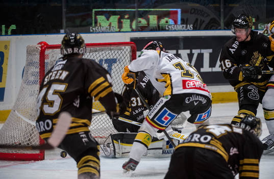 Calle Järnkrok, Brynäs trycker in kvitteringen 1-1