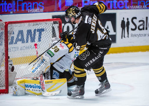 Nicklas Jensen, AIK gör 3-2 målet på straff för AIK