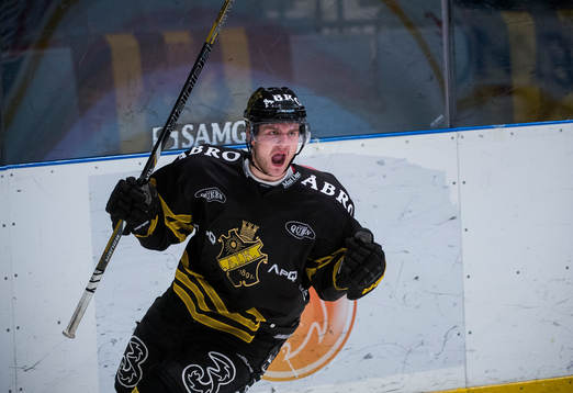 Nicklas Jensen, AIK gör 3-2 målet på straff för AIK och