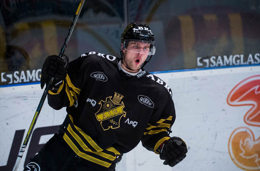 Nicklas Jensen, AIK gör 3-2 målet på straff för AIK och