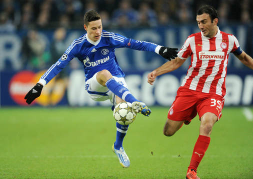 v.l. Julian Draxler, Vassilis Torossidis (Piraeus)