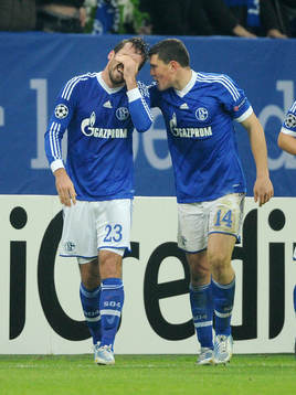 0 Jubel v.l. Christian Fuchs, Kyriakos Papadopoulos