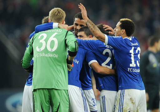 Jubel v.l. Christian Fuchs, Torwart Lars Unnerstall, Joel