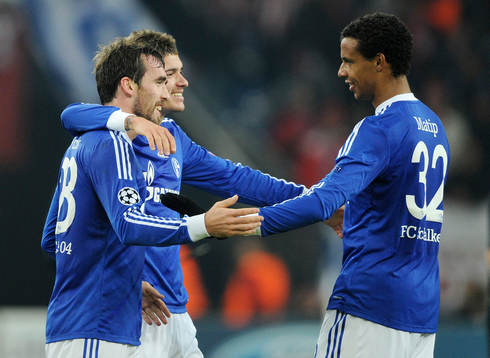 Jubel v.l. Christian Fuchs, Roman Neustaedter, Joel Matip