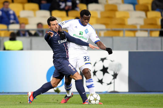 EZEQUIEL LAVEZZI / Ismaila TAYE TAIWO - 21.11.2012 - Dinamo