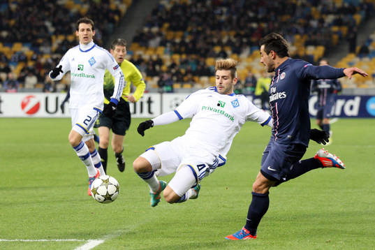 MIGUEL VELOSO / EZEQUIEL LAVEZZI - 21.11.2012 - Dinamo Kiev