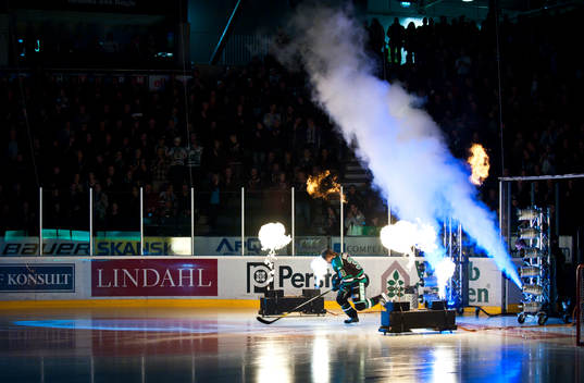 Rögle, kommer in på isen