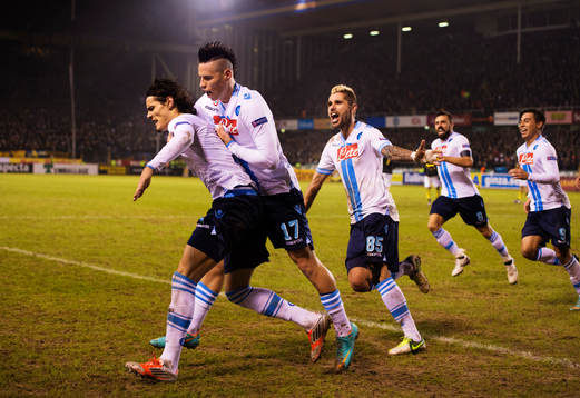 Edinson Cavani, Napoli, kramas om