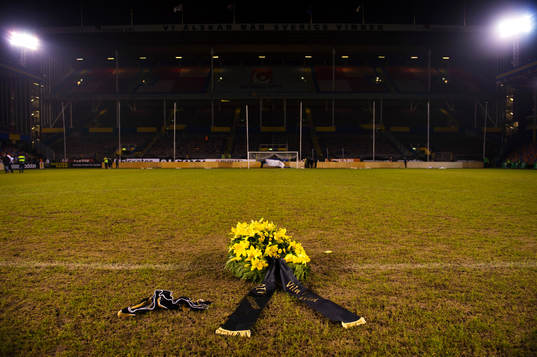 En krans symboliserande Råsunda Arenas död ligger på