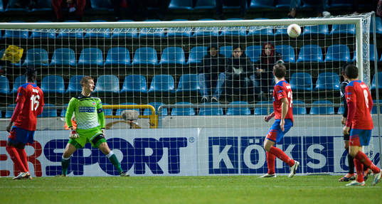 0-2, Pär Hansson och mittbackarna Joseph Baffo och Erland
