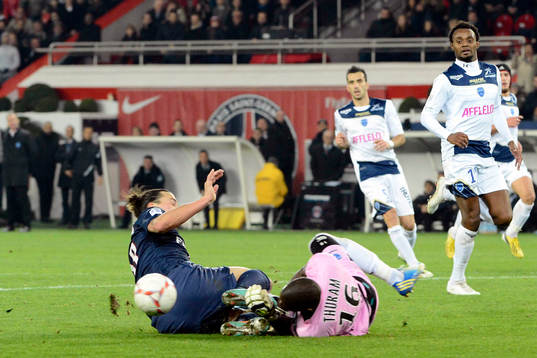 Blessure Zlatan IBRAHIMOVIC / Yohann THURAM - 24.11.2012 -