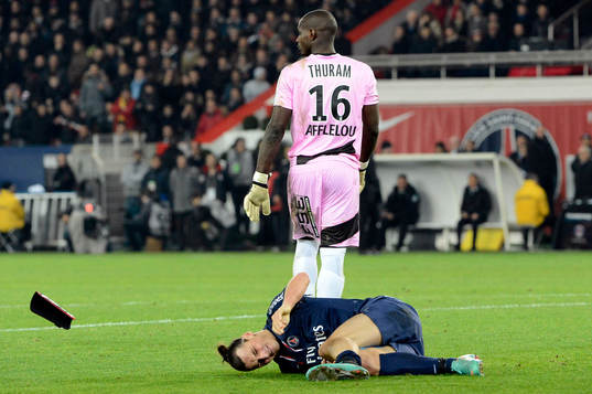 Blessure Zlatan IBRAHIMOVIC / Yohann THURAM - 24.11.2012 -