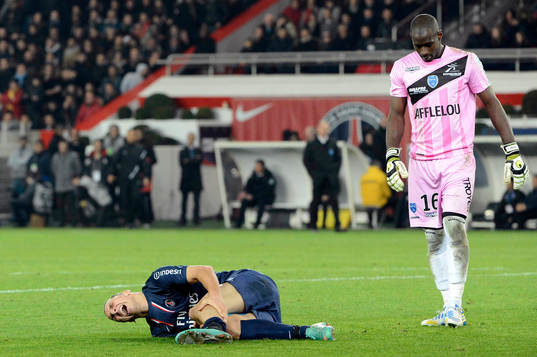 Blessure Zlatan IBRAHIMOVIC / Yohann THURAM - 24.11.2012 -