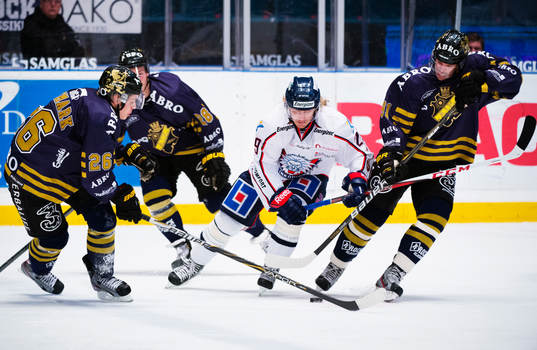 Mattias Janmark-Nylén och Björn Melin, AIK, utmanas av