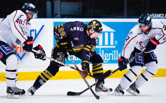 Daniel Rahimi och Robin Figren, Linköping, stoppar Mattias