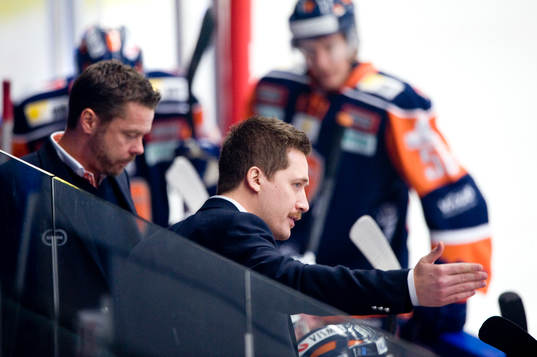 Sam Hallam, coach, Växjö och Fredrik Hellgren,